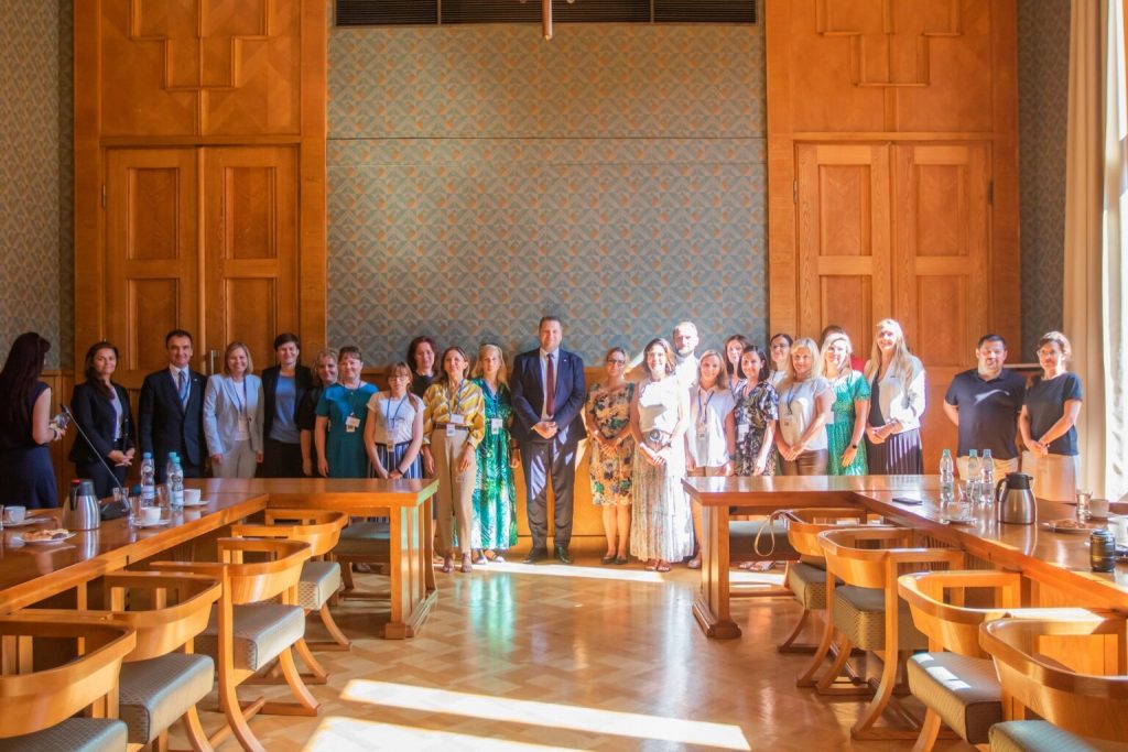 Spotkanie ministra Przemysława Czarnka z opiekunami stażu nauczycieli polonijnych