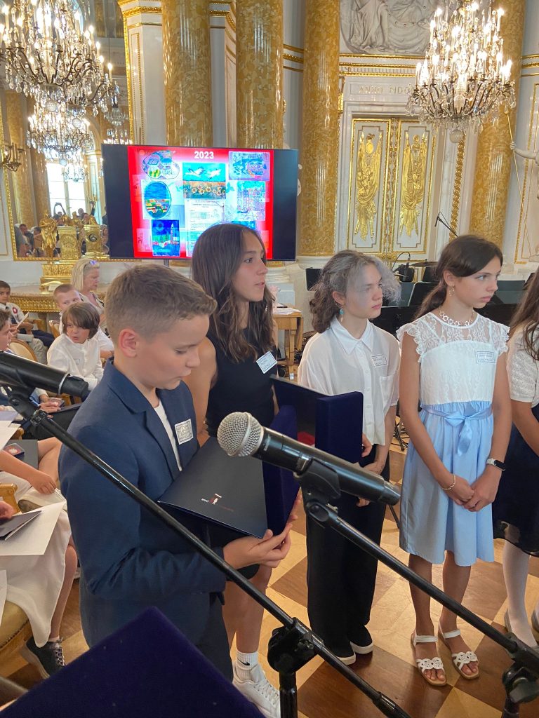 Pani Monika Bujak i Hanna Bujak wygrały konkurs „Być Polakiem”